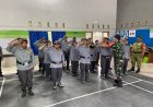Babinsa Kramat Utara Latih 30 Anggota Linmas Perkuat Keamanan Lingkungan